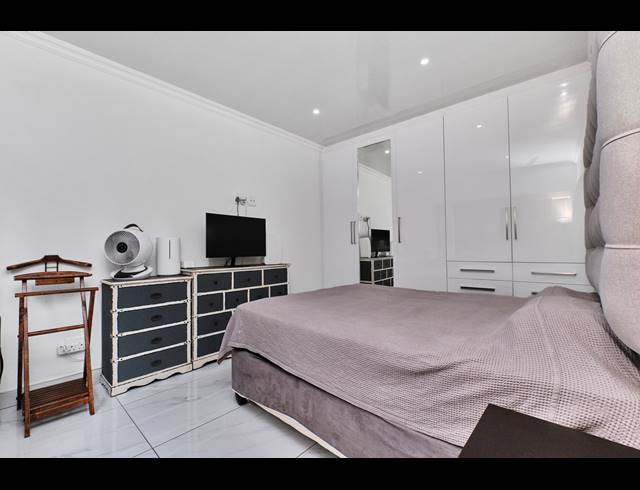 1 BEDROOM APARTMENT TO LET IN MELROSE
